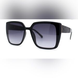 Chic Black Oversized Sunglasses